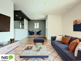 ���r���O�@�l�C�̑ΖʃL�b�`���ŉƑ��݂�Ȃ������ꏏ�B�����ۂ̎����ʐ^��CG�ŉƋ��z�u�����C���[�W�ł���A���ۂƂ͑����قȂ�܂��B