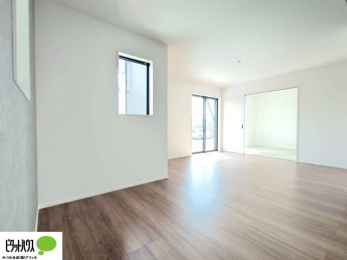 ���r���O�@�C���e���A�̉f����L�X�Ƃ������r���O