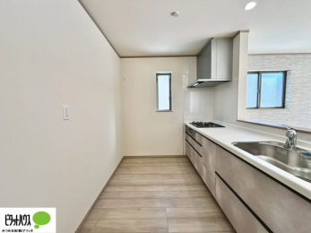 �L�b�`���@�{�H��ʐ^�@�V�z�Ȃ�ł͂̃s�J�s�J�̃L�b�`���͖����̂��������y�������Ă���܂��ˁB