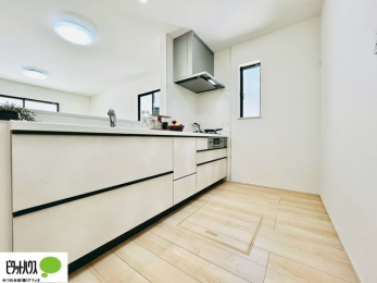 �L�b�`���@�{�H��ʐ^�@�V�z�Ȃ�ł͂̃s�J�s�J�̃L�b�`���͖����̂��������y�������Ă���܂��ˁB