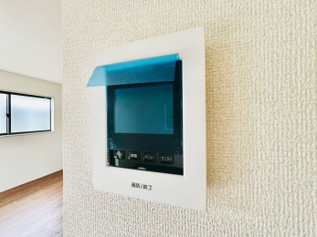 ���̑��@�{�H��ʐ^�F������Ԃ����S��TV���j�^�[�t���C���^�[�z��