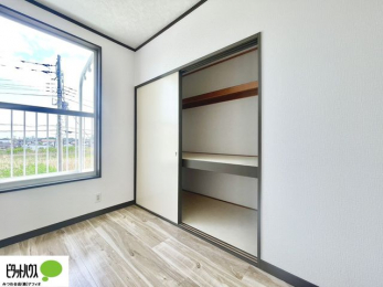 �o���R�j�[�@���ꂼ��̂������Ɏ��[�X�y�[�X������̂Ńv���C�x�[�g�ȉו����g�߂ɒu�����Ƃ��ł��܂��B