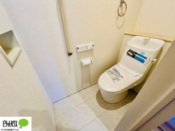 �g�C���@�{�H��ʐ^�F1�E2�K�E�H�V�����b�g�g�C�������B