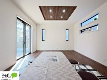 ���r���O�@�傫�ȑ�����ۓI�ȃ��r���O�́A�������邢��C�ɂ��Ă���܂��ˁB