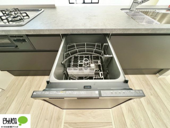 �L�b�`���@�{�H��ʐ^�F�l�C�̐H���t���Ń}�}�̉Ǝ����S���y���B