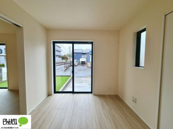 ���̑����ρ@1�K���r���O���ɂ͗m�����B�h�A���J���āA����ɍL����Ԃɂ��邱�Ƃ��\�ł��B