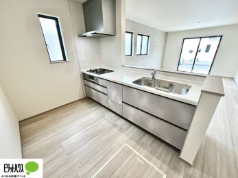 �L�b�`���@�V�z�Ȃ�ł͂̃s�J�s�J�̃L�b�`���͖����̂��������y�������Ă���܂��ˁB