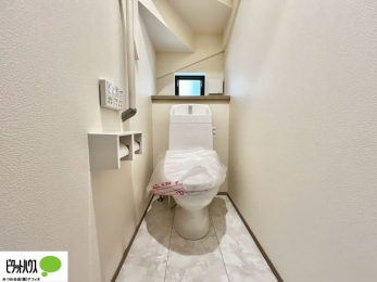 �g�C���@1�E2�K�E�H�V�����b�g�g�C�������B