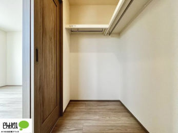 ���[�@�E�H�[�N�C���N���[�[�b�g�͂��m�������[����̂͂������A���s�o�b�N�Ȃǂ̑傫�ȉו������[���Ă����̂ɂ��֗��ł��B