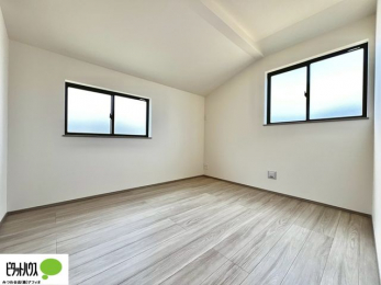 �q�������@2�ʍ̌��Ŗ��邭�A���ʂ��̗ǂ��������ł��B