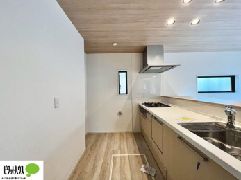 �L�b�`���@�{�H��ʐ^�@�V�z�Ȃ�ł͂̃s�J�s�J�̃L�b�`���͖����̂��������y�������Ă���܂��ˁB