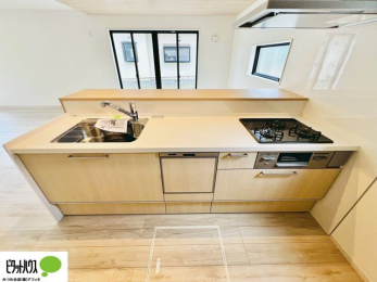 �L�b�`���@�{�H��ʐ^�@�V�z�Ȃ�ł͂̃s�J�s�J�̃L�b�`���͖����̂��������y�������Ă���܂��ˁB