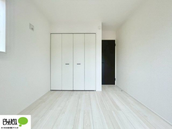���[�@���ꂼ��̂������Ɏ��[�X�y�[�X������̂Ńv���C�x�[�g�ȉו����g�߂ɒu�����Ƃ��ł��܂��B