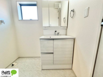 ���ʑ�E���ʏ��@�{�H��ʐ^�F�O�ʋ��̗���A�V���N���ȂǑ������[��������A�L�X�Ƃ������ʉ��ϑ�ł��B