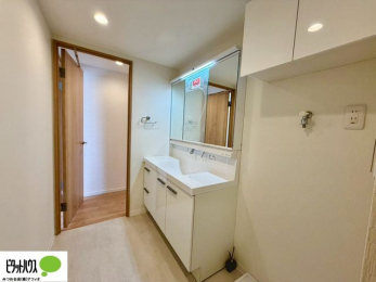 ���ʑ�E���ʏ��@�O�ʋ��̗���A�V���N���ȂǑ������[��������A�L�X�Ƃ������ʉ��ϑ�ł��B