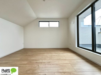 �Q���@����̏I���ɕv�w�ł������߂������Q���B�L���ɂ�Ƃ肪����A�Ƒ��̋C�z�������Ȃ������������x�߂���S�̃v���C�x�[�g��Ԃł��B