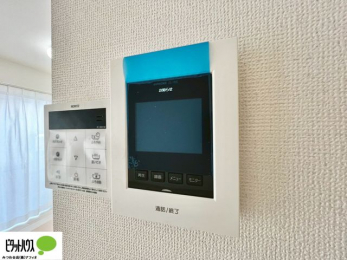 ���̑��@�{�H��ʐ^�@������Ԃ����S��TV���j�^�[�t���C���^�[�z��