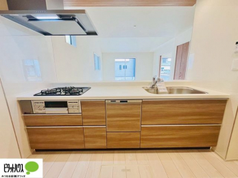 �L�b�`���@�{�H��ʐ^�F�V�z�Ȃ�ł͂̃s�J�s�J�̃L�b�`���͖����̂��������y�������Ă���܂��ˁB