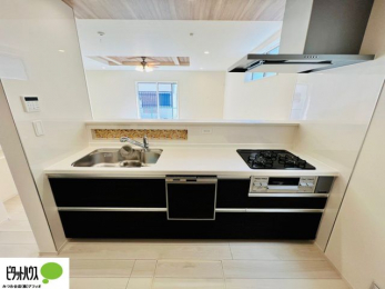 �L�b�`���@�{�H��ʐ^�F�V�z�Ȃ�ł͂̃s�J�s�J�̃L�b�`���͖����̂��������y�������Ă���܂��ˁB