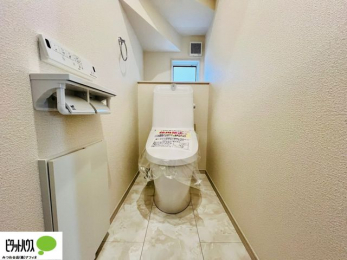 �g�C���@�{�H��ʐ^�F1�E2�K�E�H�V�����b�g�g�C�������B