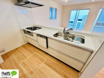 �L�b�`���@�{�H��ʐ^�@�V�z�Ȃ�ł͂̃s�J�s�J�̃L�b�`���͖����̂��������y�������Ă���܂��ˁB