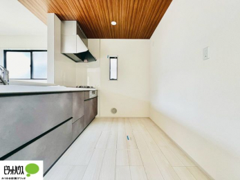 �L�b�`���@�{�H��ʐ^�@�V�z�Ȃ�ł͂̃s�J�s�J�̃L�b�`���͖����̂��������y�������Ă���܂��ˁB