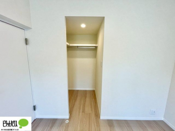 �Q���@���ꂼ��̂������Ɏ��[�X�y�[�X������̂Ńv���C�x�[�g�ȉו����g�߂ɒu�����Ƃ��ł��܂��B
