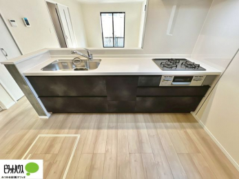 �L�b�`���@�{�H��ʐ^�@�V�z�Ȃ�ł͂̃s�J�s�J�̃L�b�`���͖����̂��������y�������Ă���܂��ˁB