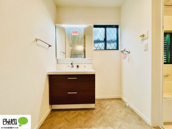 ���ʑ�E���ʏ��@�{�H��ʐ^�@�O�ʋ��̗���A�V���N���ȂǑ������[��������A�L�X�Ƃ������ʉ��ϑ�ł��B
