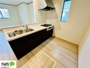 �L�b�`���@�{�H��ʐ^�@�V�z�Ȃ�ł͂̃s�J�s�J�̃L�b�`���͖����̂��������y�������Ă���܂��ˁB