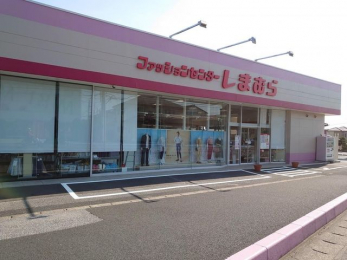 ���ӊ��@�t�@�b�V�����Z���^�[���܂ނ�{��ؓX �k��5���B 350m