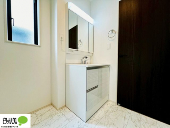 ���ʑ�E���ʏ��@�{�H��ʐ^�@�O�ʋ��̗���A�V���N���ȂǑ������[��������A�L�X�Ƃ������ʉ��ϑ�ł��B