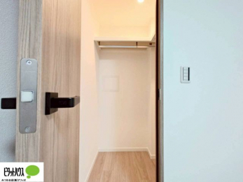 �q�������@���ꂼ��̂������Ɏ��[�X�y�[�X������̂Ńv���C�x�[�g�ȉו����g�߂ɒu�����Ƃ��ł��܂��B
