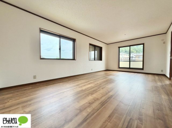 �q�������@�傫�ȑ����疾�邢�z�˂�������܂��B