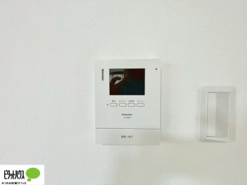 ���̑��@������Ԃ����S��TV���j�^�[�t���C���^�[�z��