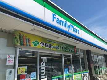���ӊ��@�t�@�~���[�}�[�g��t�ᏼ���X �k��3���B 210m