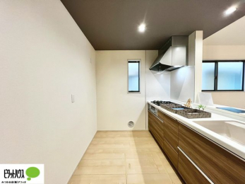 �L�b�`���@�{�H��ʐ^�@�V�z�Ȃ�ł͂̃s�J�s�J�̃L�b�`���͖����̂��������y�������Ă���܂��ˁB