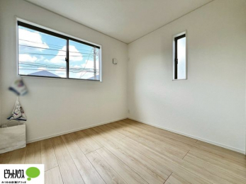 �q�������@�w�т̎��Ԃ��V�Ԏ��Ԃ���؂ɂł���q�ǂ������B�Ƌ�̔z�u�����₷���V���v���Ȑ݌v�ŁA�������K�Ɏg���܂��B