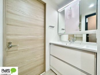 ���ʑ�E���ʏ��@�O�ʋ��̗���A�V���N���ȂǑ������[��������A�L�X�Ƃ������ʉ��ϑ�ł��B