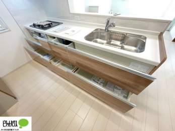 �L�b�`���@�{�H��ʐ^�@�V�z�Ȃ�ł͂̃s�J�s�J�̃L�b�`���͖����̂��������y�������Ă���܂��ˁB