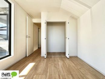 ���[�@���ꂼ��̂������Ɏ��[�X�y�[�X������̂Ńv���C�x�[�g�ȉו����g�߂ɒu�����Ƃ��ł��܂��B