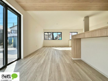 ���r���O�@���R�����������ޒg���ȃ��r���O�B��������ɂ͓Ǐ��₨���Q�ł����Ȃ���̂�т�Ɖ߂����ЂƎ����B