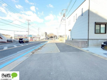 �L�b�`���@�{�H��ʐ^�F�l�C�̃J�E���^�[�L�b�`������́A���r���O�ɂ��邲�Ƒ��̗l�q���f���܂�