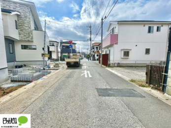 ���r���O�@���R�����������ޒg���ȃ��r���O�B��������ɂ͓Ǐ��₨���Q�ł����Ȃ���̂�т�Ɖ߂����ЂƎ����B