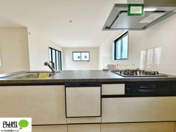 �L�b�`���@�V�z�Ȃ�ł͂̃s�J�s�J�̃L�b�`���͖����̂��������y�������Ă���܂��ˁB