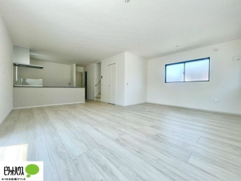 ���r���O�@�L�X�k�c�j22���I����̑傫�ȃ\�t�@��u���Ă������f��ӏ܂��ǂ��ł��ˁB