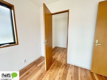 �q�������@���ꂼ��̂������Ɏ��[�X�y�[�X������̂Ńv���C�x�[�g�ȉו����g�߂ɒu�����Ƃ��ł��܂��B