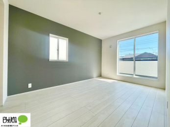 �Q���@����̏I���ɕv�w�ł������߂������Q���B�L���ɂ�Ƃ肪����A�Ƒ��̋C�z�������Ȃ������������x�߂���S�̃v���C�x�[�g��Ԃł��B