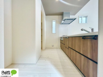 �L�b�`���@�V�z�Ȃ�ł͂̃s�J�s�J�̃L�b�`���͖����̂��������y�������Ă���܂��ˁB