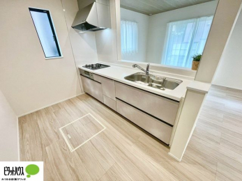�L�b�`���@�V�z�Ȃ�ł͂̃s�J�s�J�̃L�b�`���͖����̂��������y�������Ă���܂��ˁB
